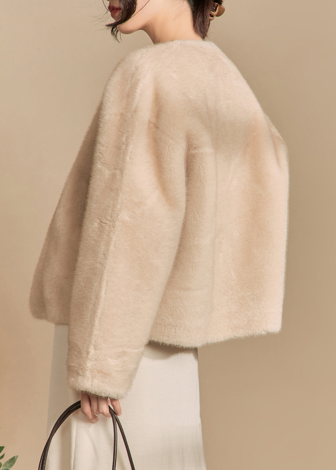 Well Tailored Coat with a Graceful Silhouette