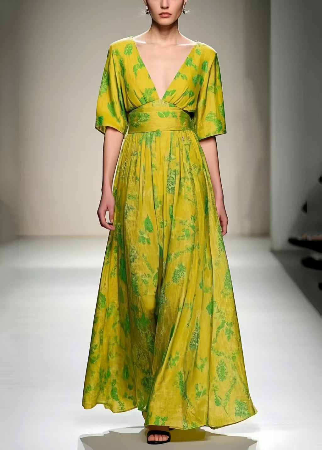 Well Tailored Dress with a Graceful Silhouette