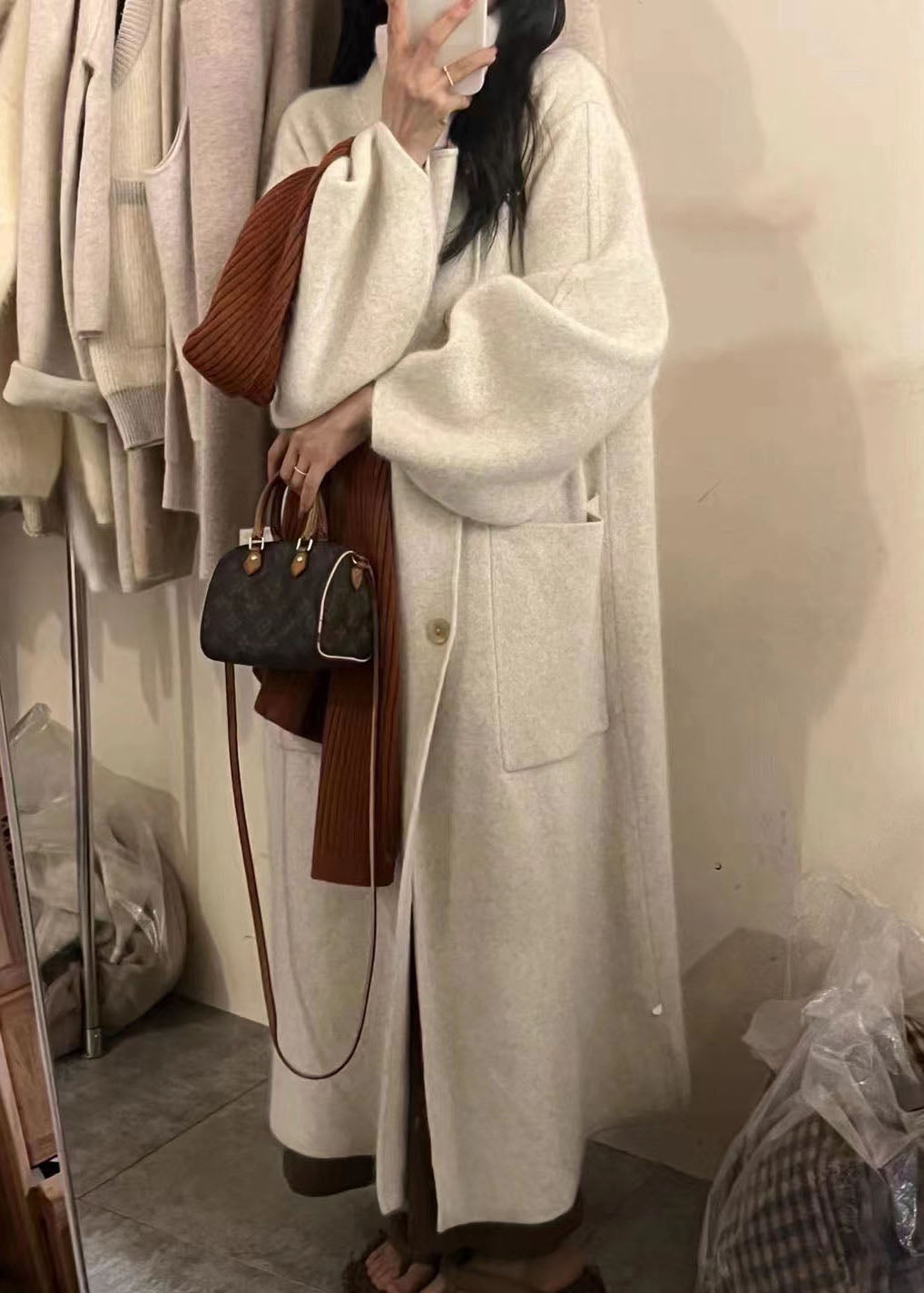 Well Tailored Coat with a Graceful Silhouette