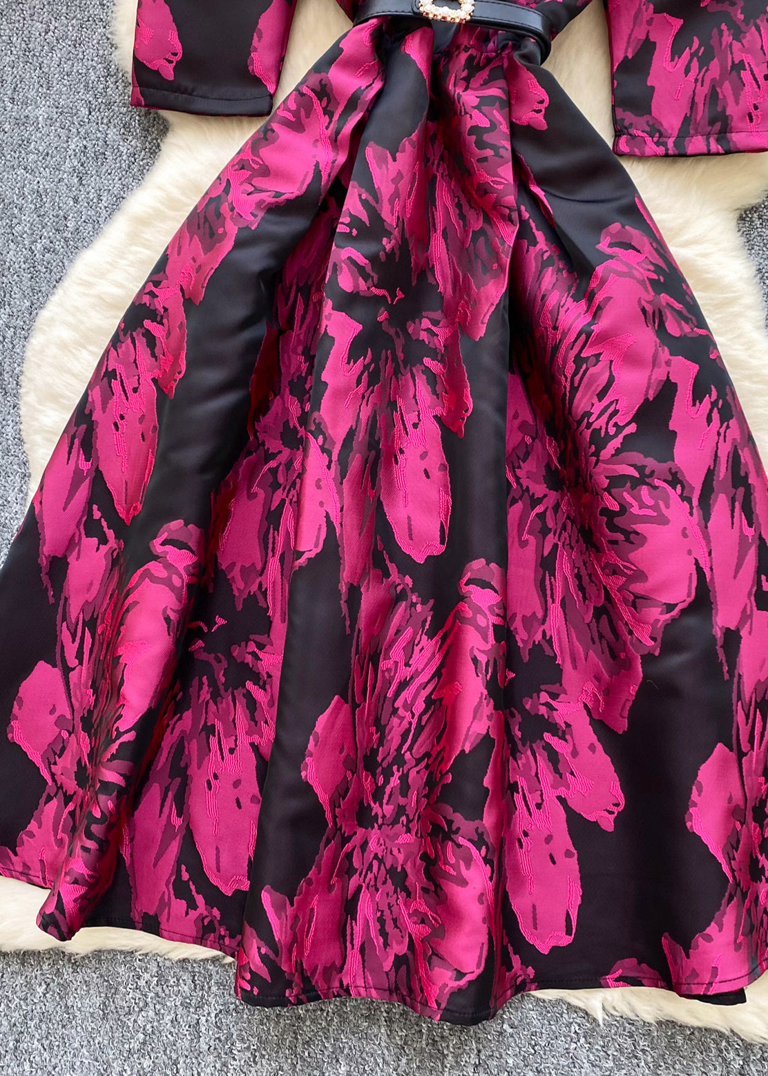 Beautifully Finished Dress in a Timeless Design
