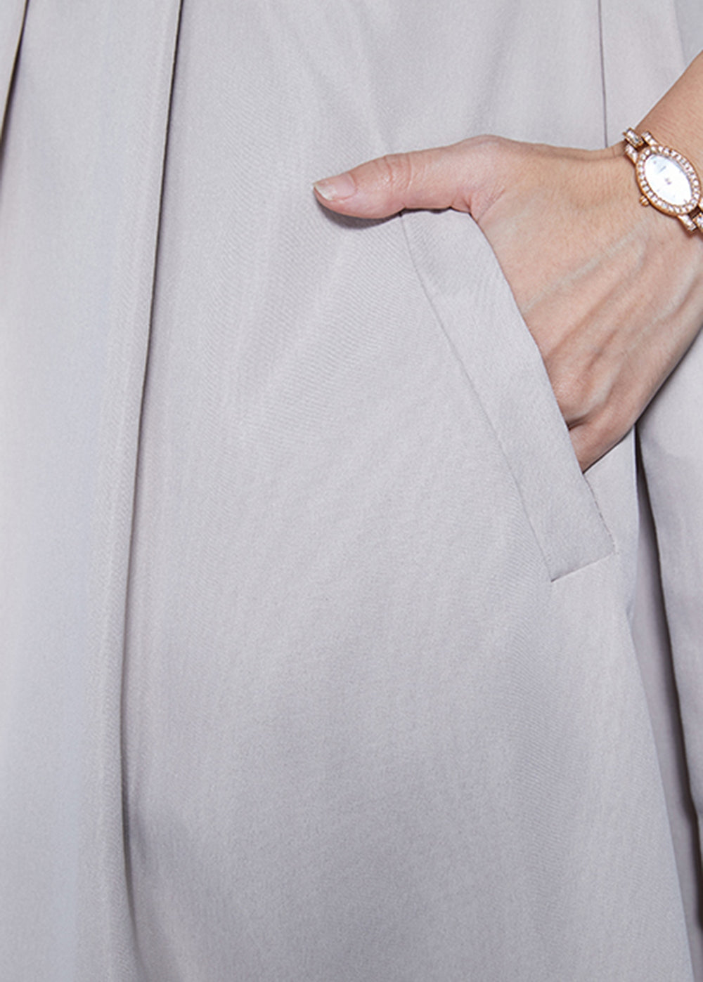 Beautifully Finished Dress in a Timeless Design