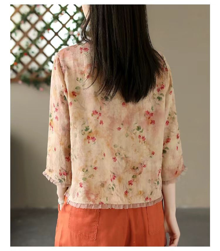 Well Tailored Blouse with a Graceful Silhouette