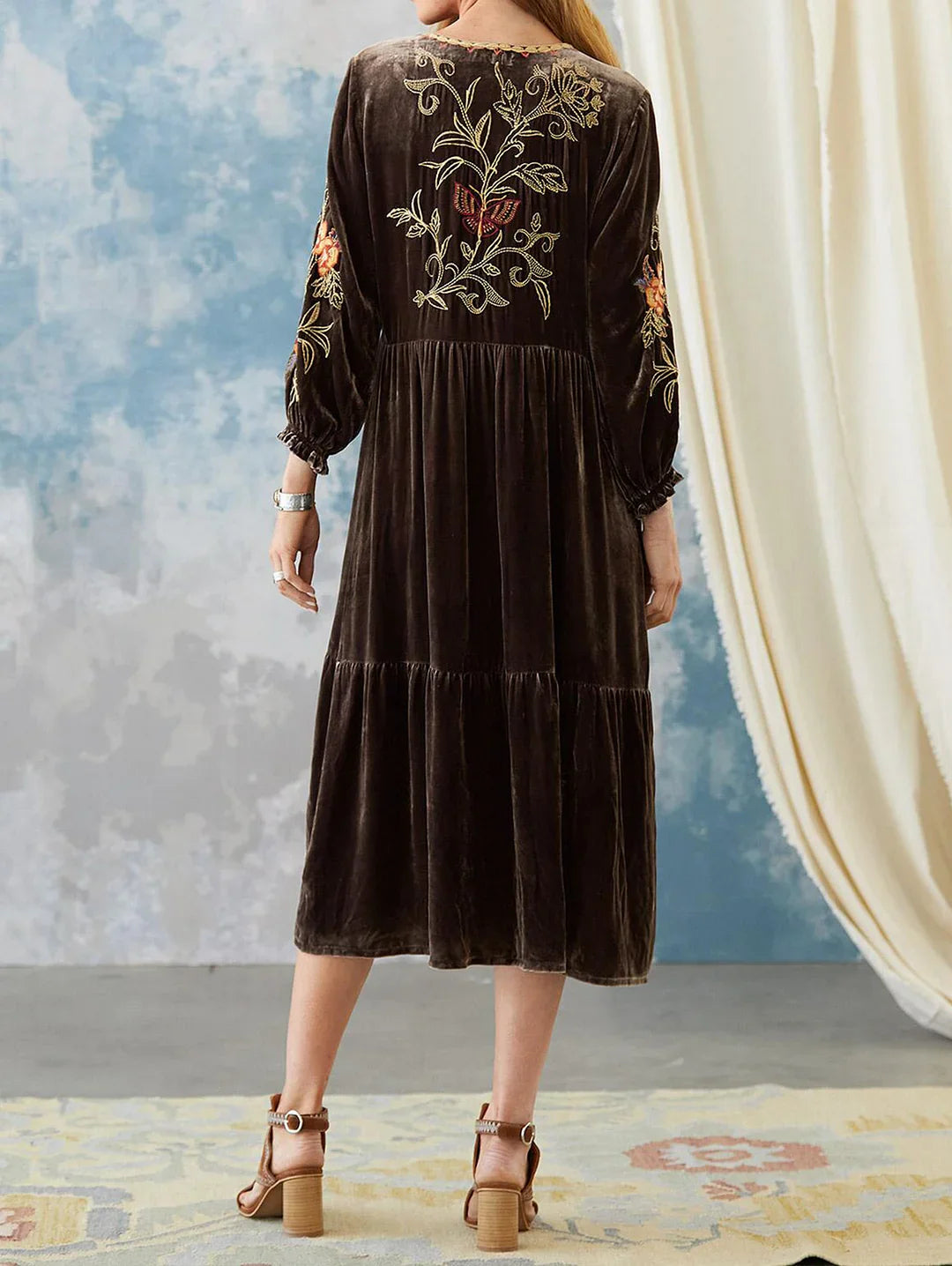 Effortlessly Elegant Dress with a Timeless Design