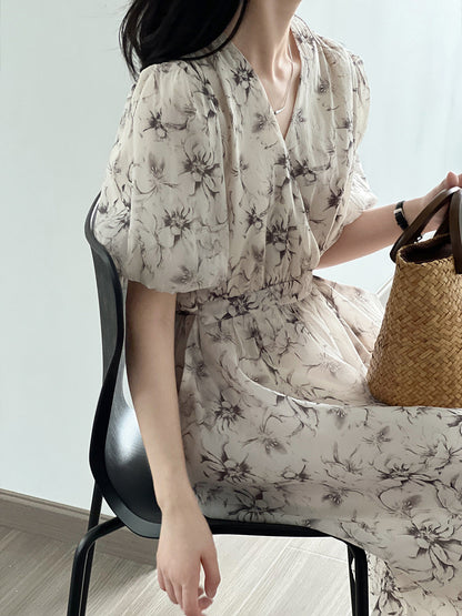 Classic Vintage Dress with a Flattering Fit