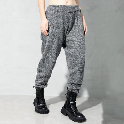 Well Tailored Pants with a Graceful Silhouette