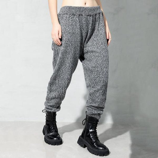 Well Tailored Pants with a Graceful Silhouette