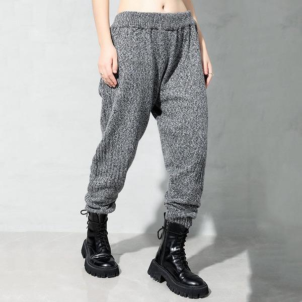 Well Tailored Pants with a Graceful Silhouette