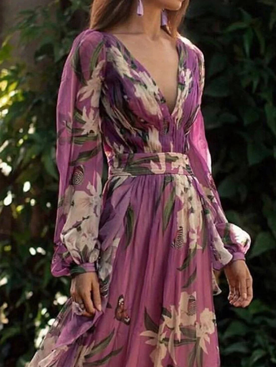 Beautifully Finished Dress in a Timeless Design