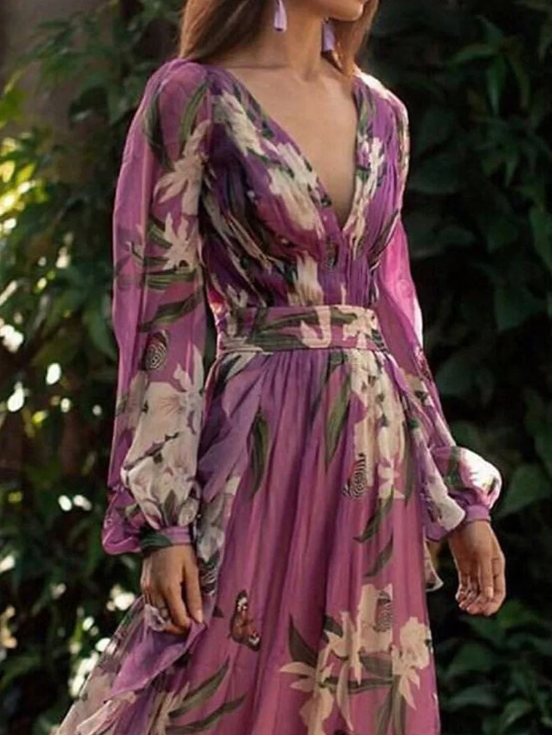 Beautifully Finished Dress in a Timeless Design