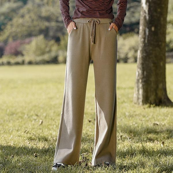 Sophisticated Pants with a Clean Classic Look