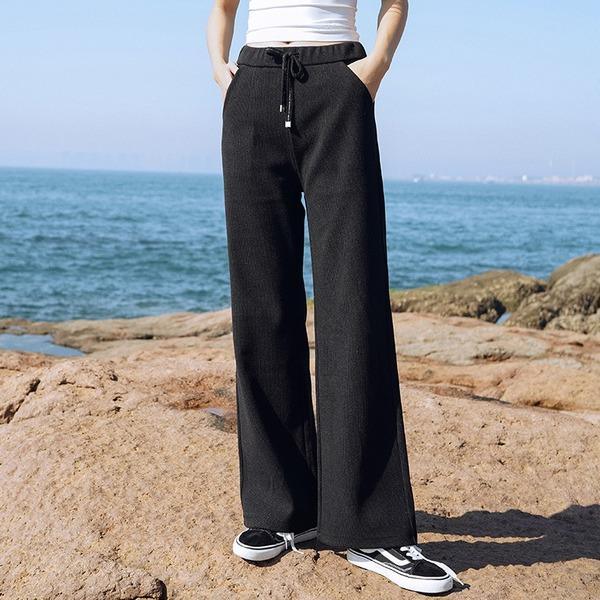 Sophisticated Pants with a Clean Classic Look