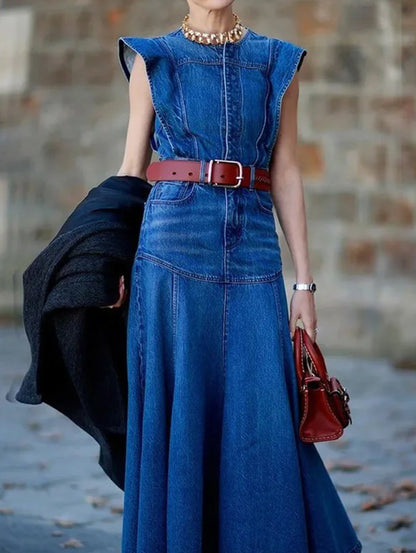 Beautifully Finished Dress in a Timeless Design