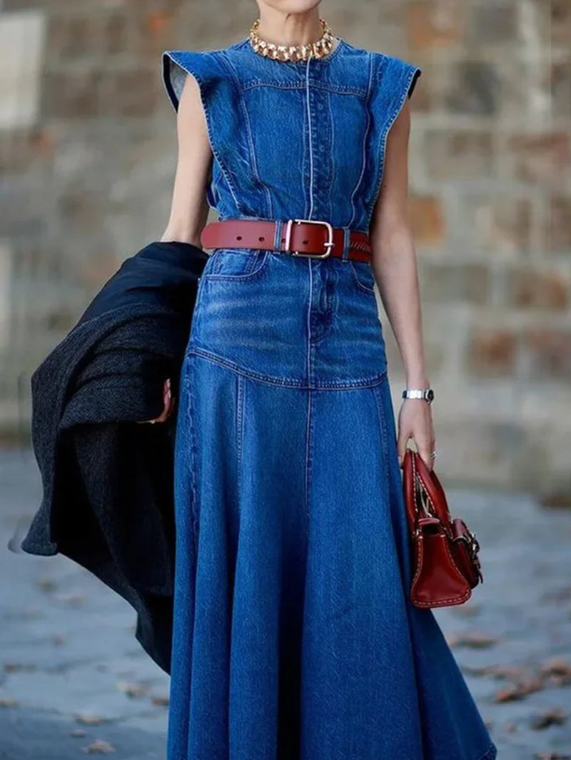 Beautifully Finished Dress in a Timeless Design