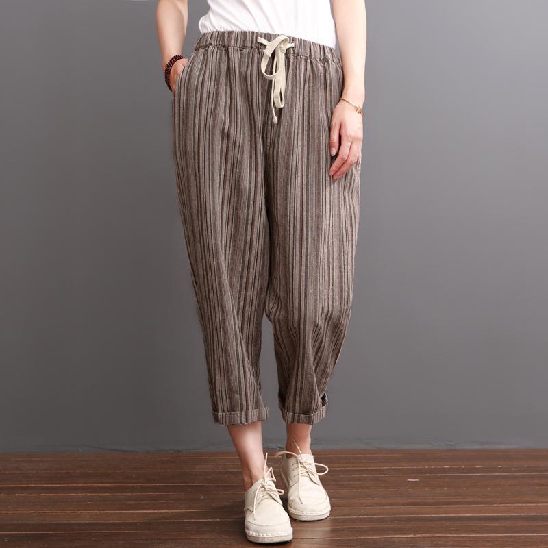 Effortlessly Elegant Pants with a Timeless Design
