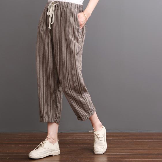 Effortlessly Elegant Pants with a Timeless Design