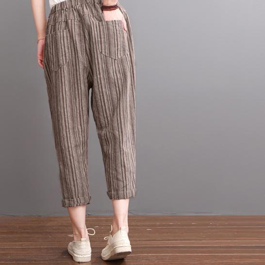 Effortlessly Elegant Pants with a Timeless Design