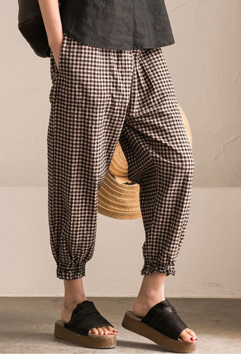 Effortlessly Elegant Pants with a Timeless Design