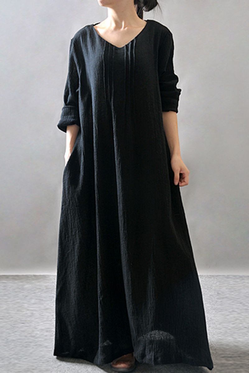 Beautifully Finished Dress in a Timeless Design