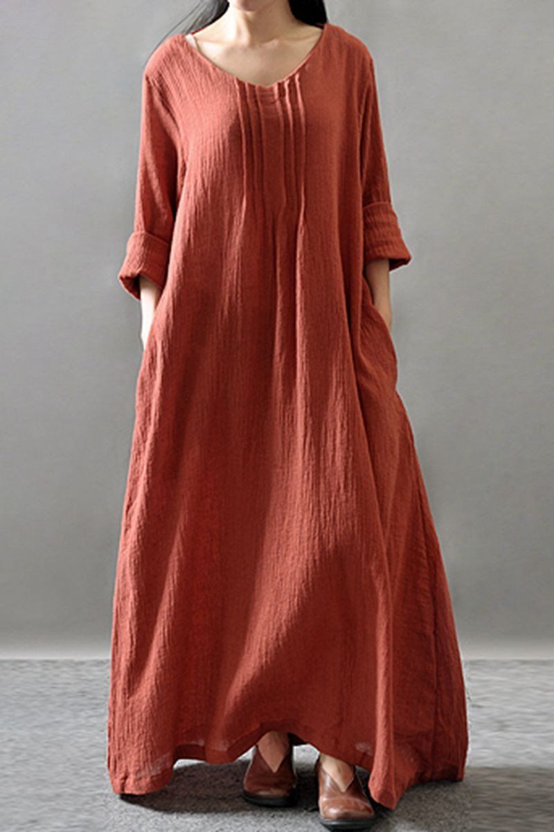 Beautifully Finished Dress in a Timeless Design