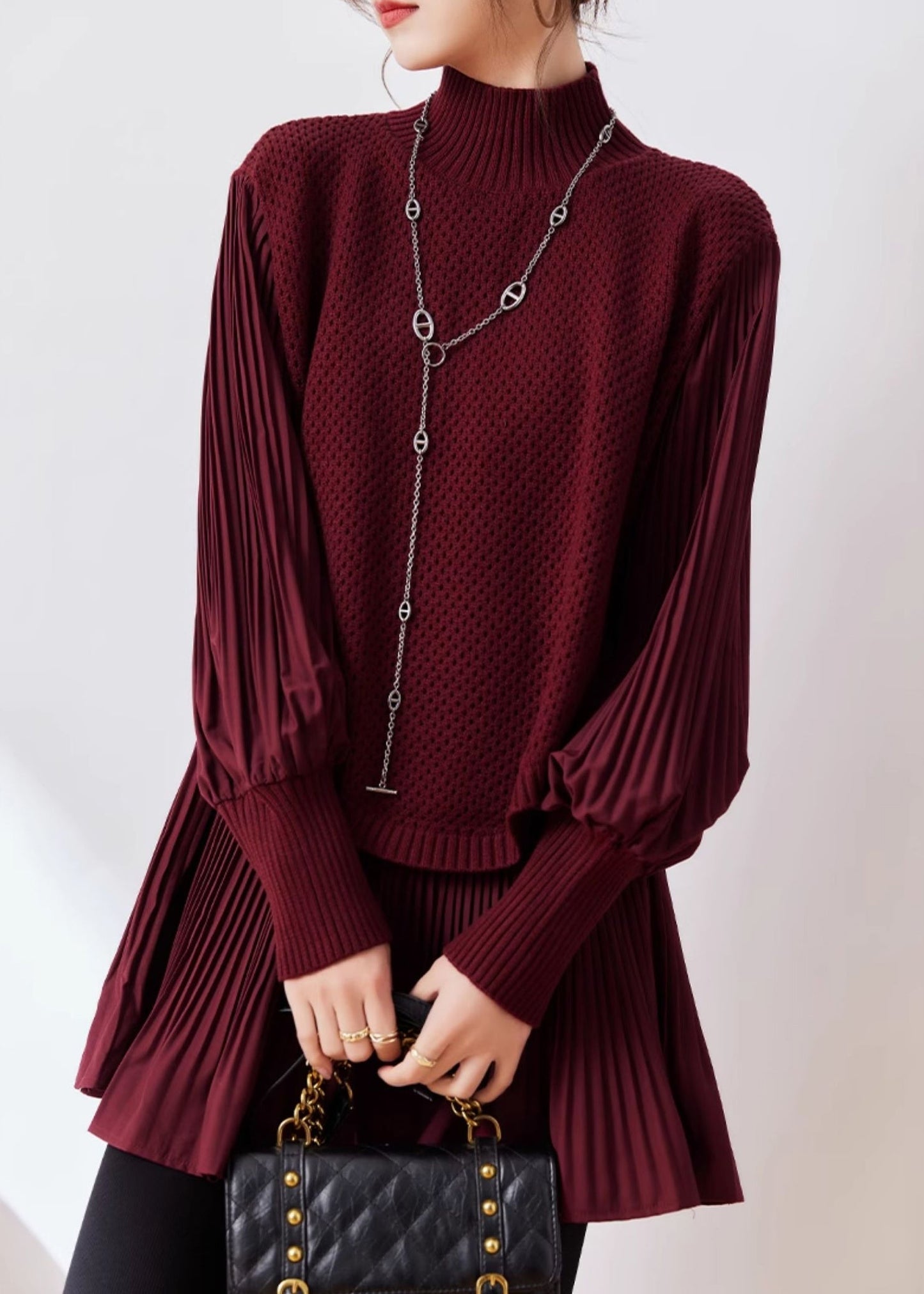Well Tailored Sweater with a Graceful Silhouette