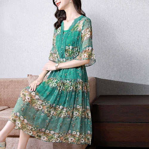 Beautifully Finished Dress in a Timeless Design