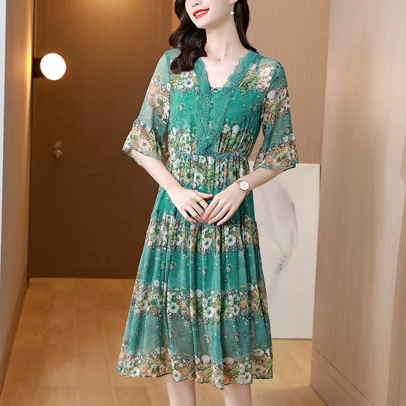 Beautifully Finished Dress in a Timeless Design