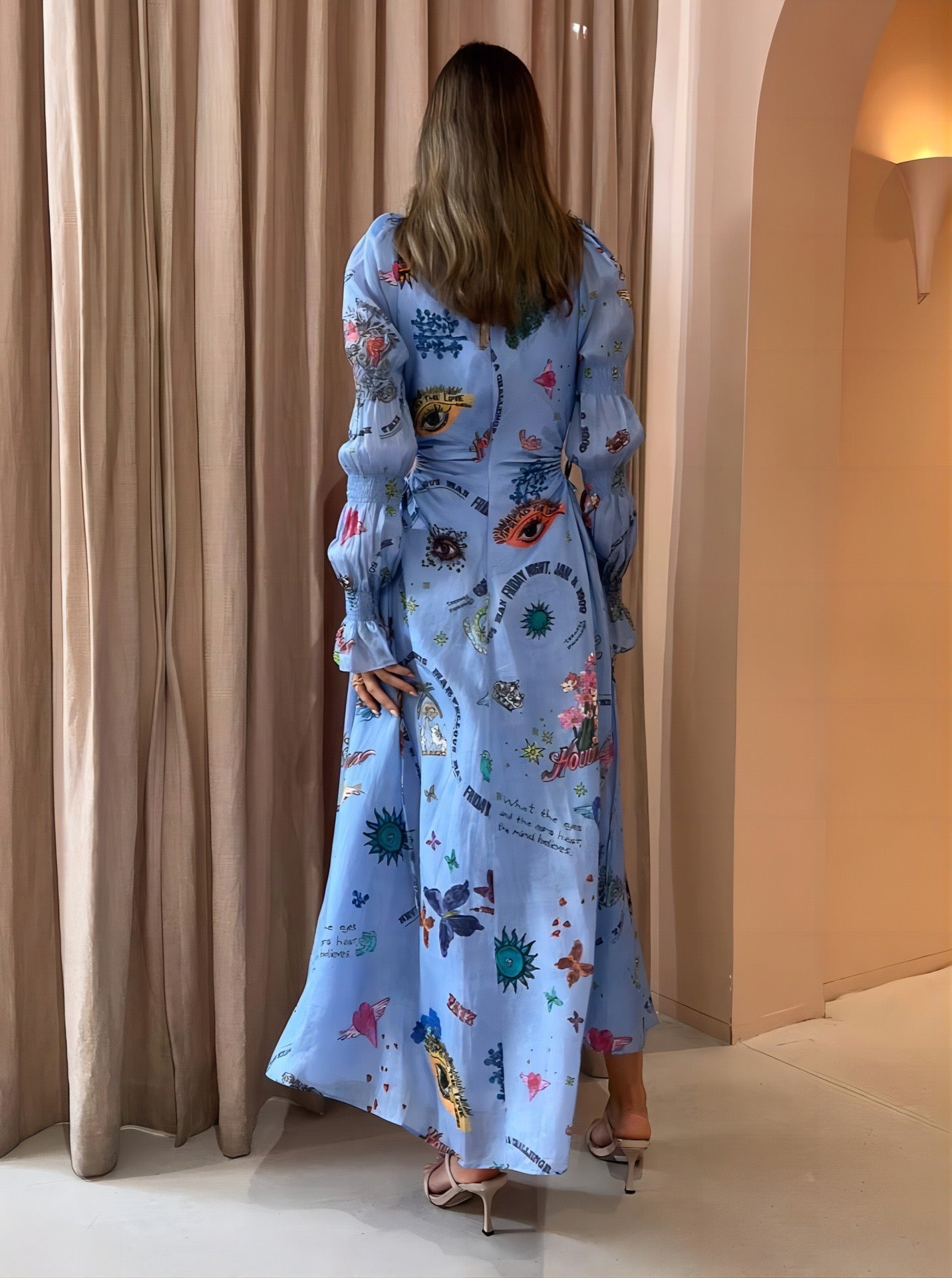 Beautifully Finished Dress in a Timeless Design