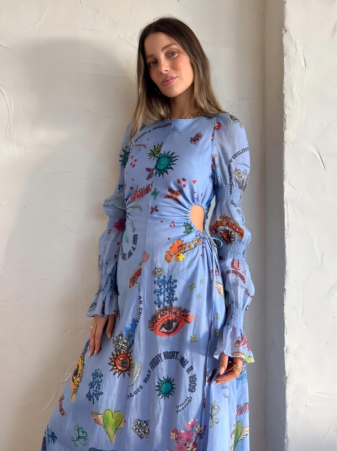 Beautifully Finished Dress in a Timeless Design