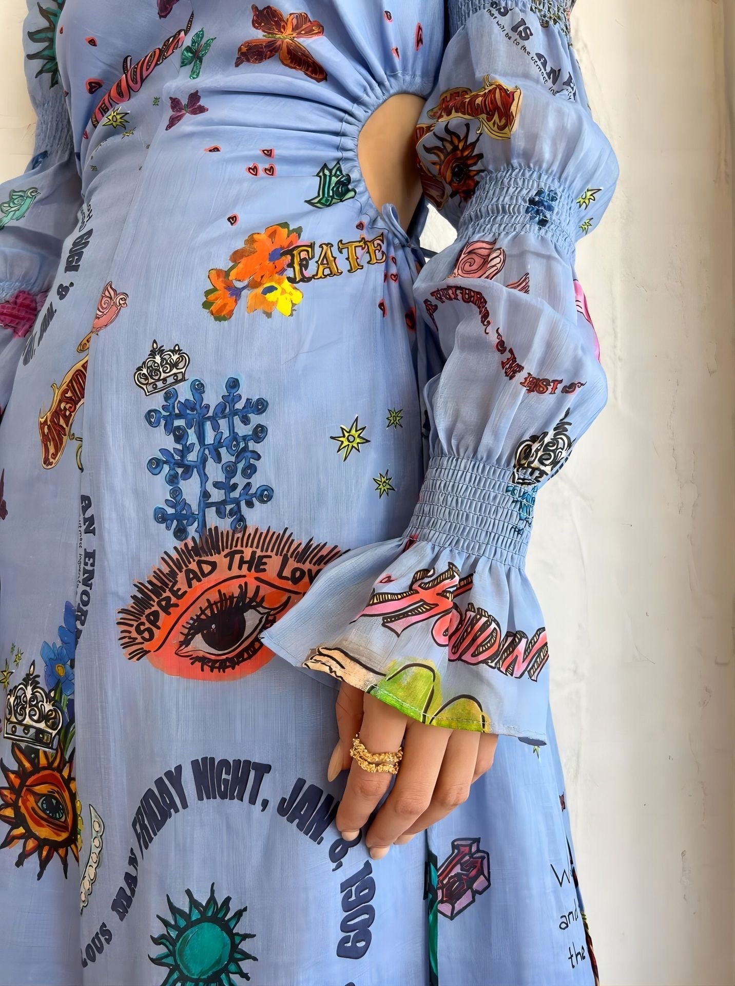 Beautifully Finished Dress in a Timeless Design