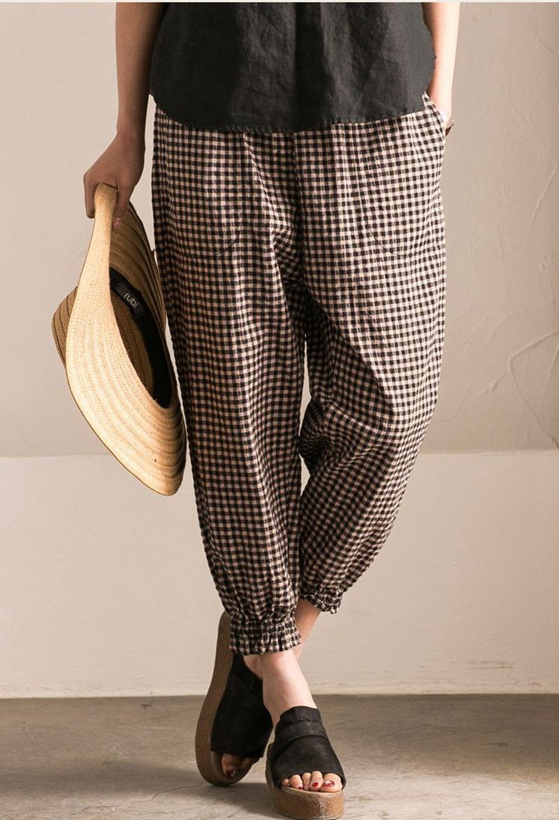 Effortlessly Elegant Pants with a Timeless Design