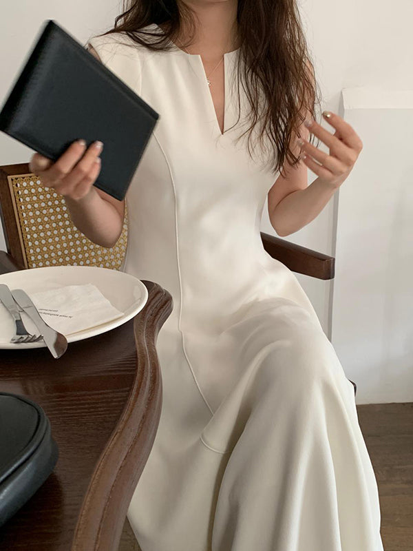 Well Tailored Dress with a Graceful Silhouette