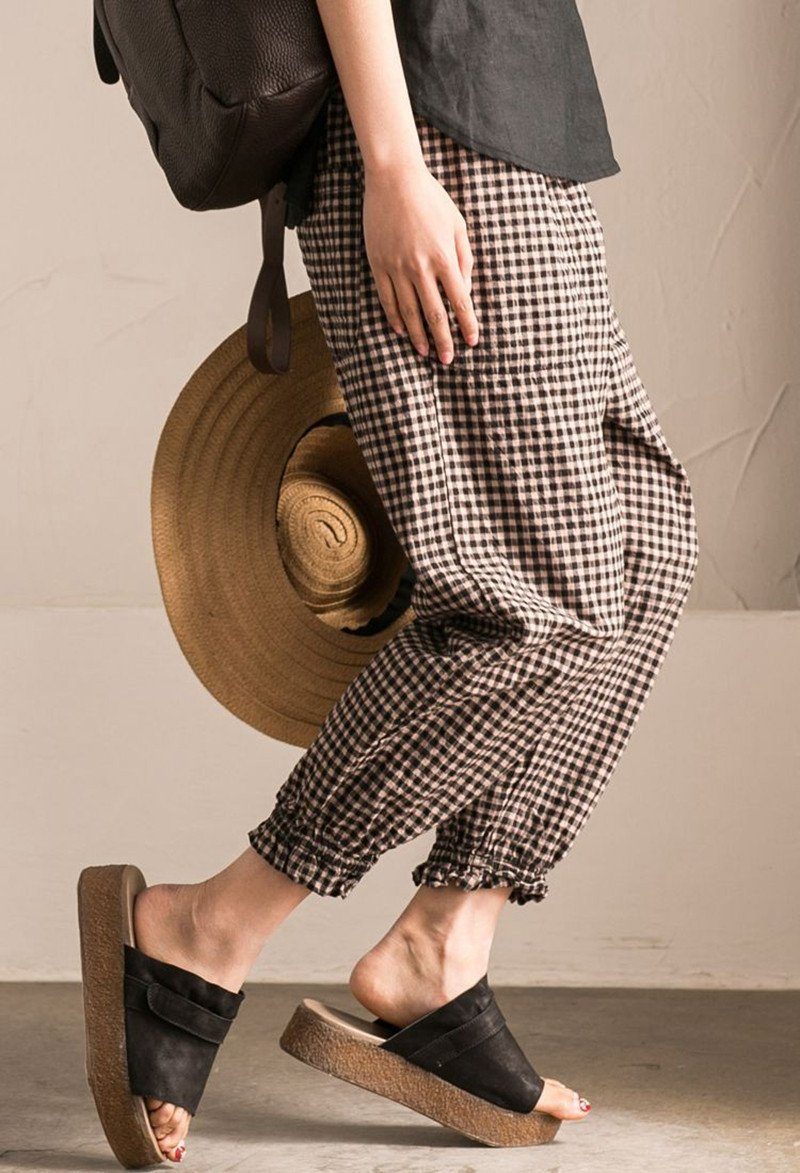 Effortlessly Elegant Pants with a Timeless Design