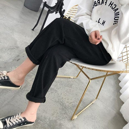 Well Tailored Trousers with a Graceful Silhouette