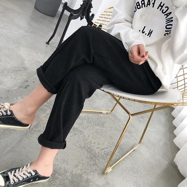Well Tailored Trousers with a Graceful Silhouette