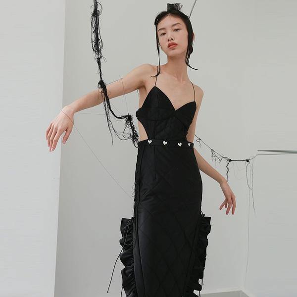 Beautifully Finished Dress in a Timeless Design