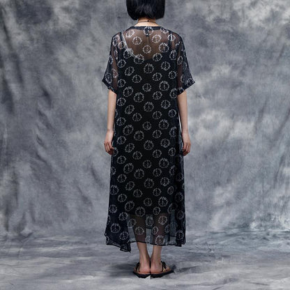 Beautifully Finished Dress in a Timeless Design