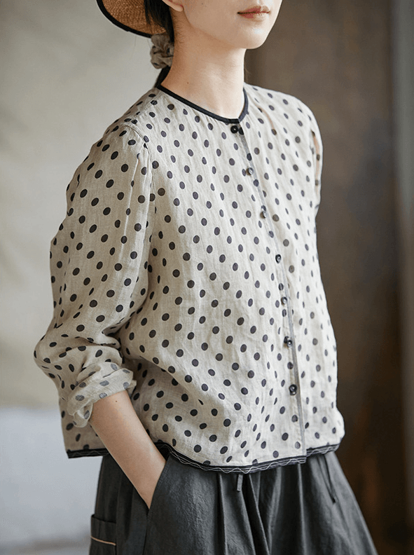 Classic Vintage Blouse with a Flattering Fit