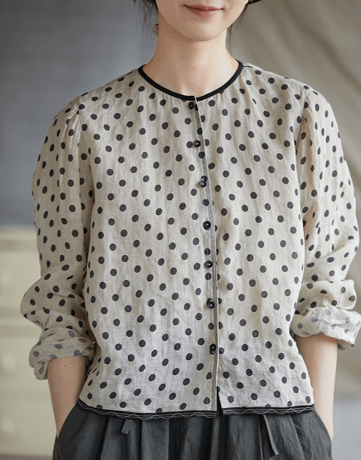 Classic Vintage Blouse with a Flattering Fit