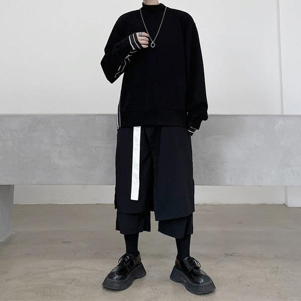 Effortlessly Elegant Pants with a Timeless Design