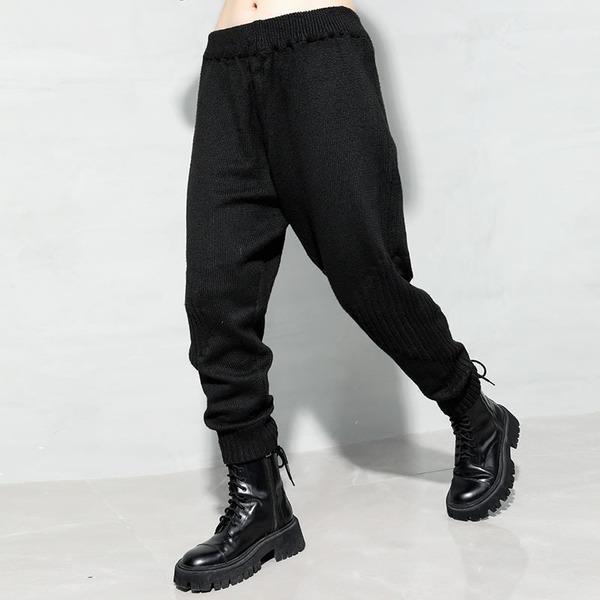 Well Tailored Pants with a Graceful Silhouette