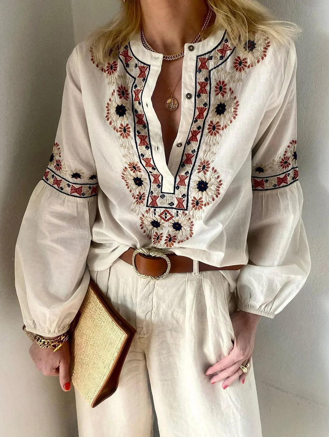 Well Tailored Blouse with a Graceful Silhouette