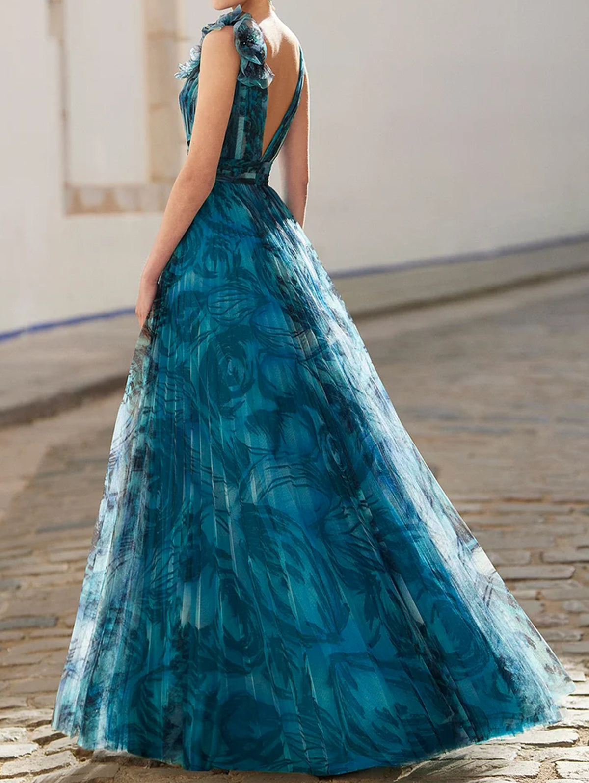 Gracefully Styled Dress for Any Occasion