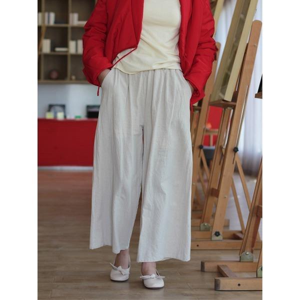 Sophisticated Trousers with a Clean Classic Look