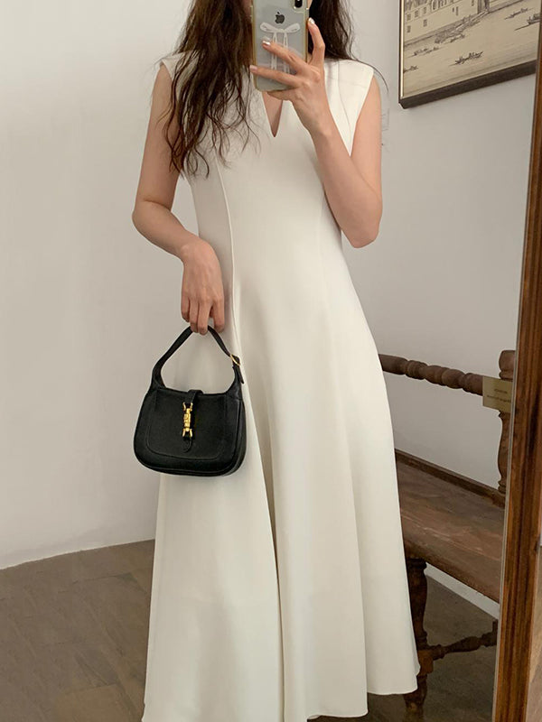 Well Tailored Dress with a Graceful Silhouette
