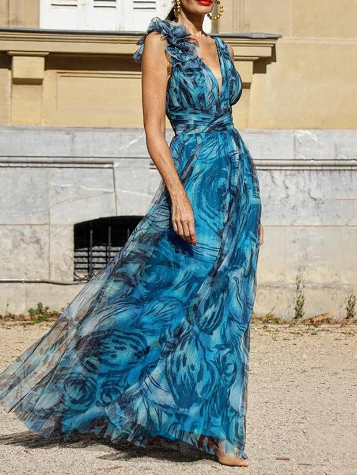 Gracefully Styled Dress for Any Occasion