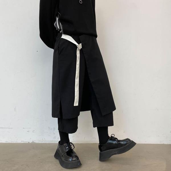 Effortlessly Elegant Pants with a Timeless Design