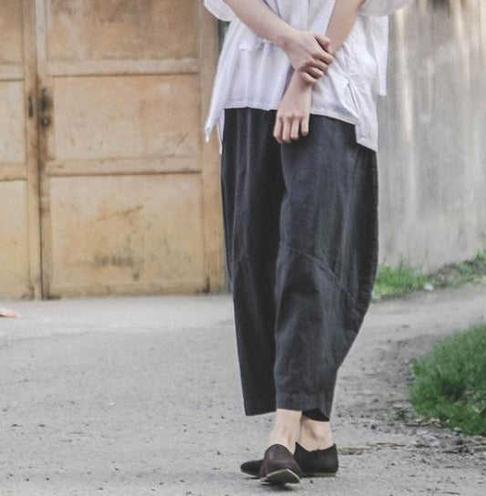 Effortlessly Elegant Trousers with a Timeless Design