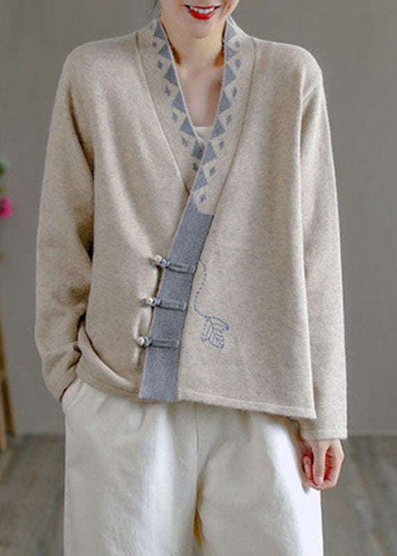 Well Tailored Sweater with a Graceful Silhouette