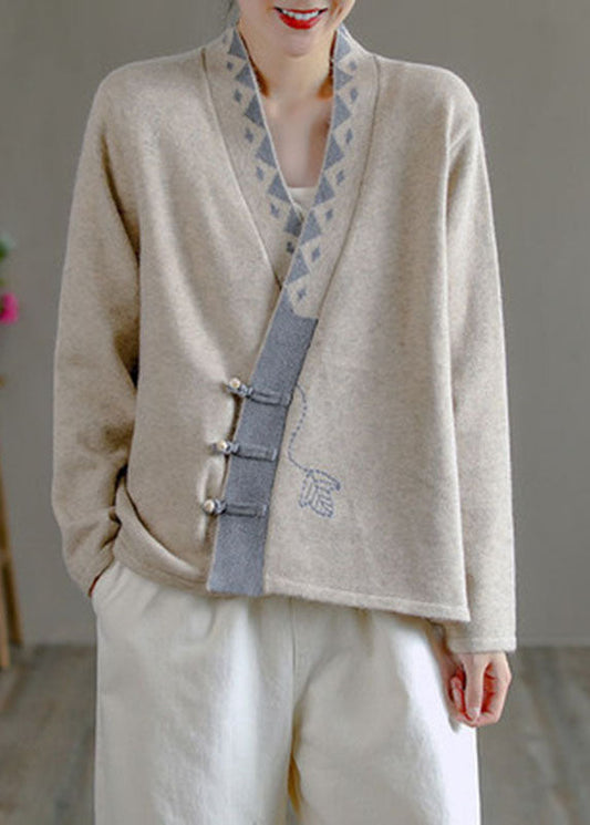 Well Tailored Sweater with a Graceful Silhouette