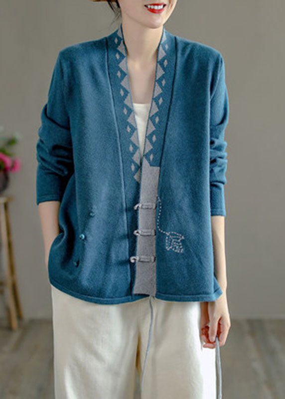 Well Tailored Sweater with a Graceful Silhouette